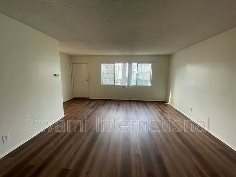 1303 W 107th St — Photo 9
