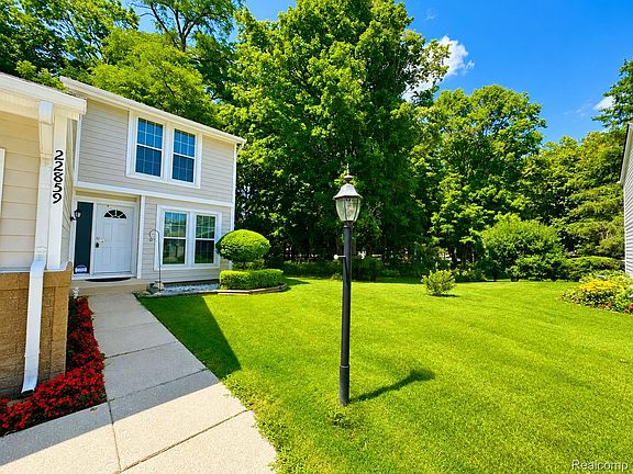 3rd image of 22859 Cranbrooke Dr