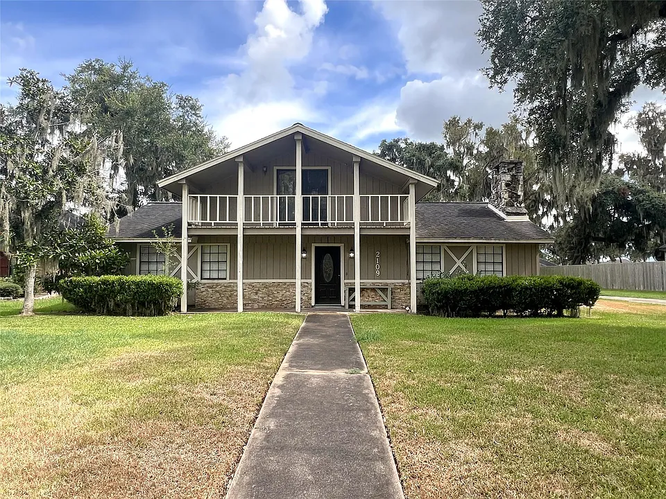 2109 Riverside Dr