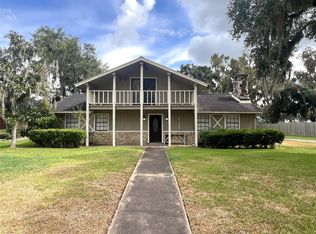 2109 Riverside Dr, West Columbia, TX 77486