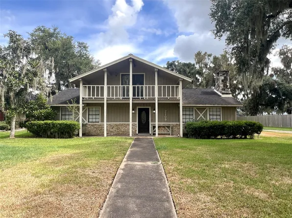 2109 Riverside Dr, West Columbia, TX 77486
