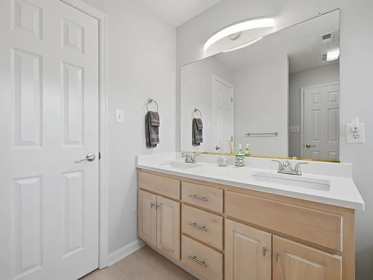 103 Jessica Dr — Photo 17