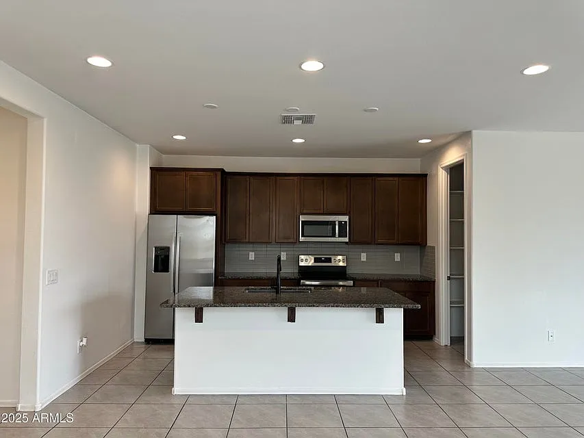 Kitchen - 122 S Siena Ln