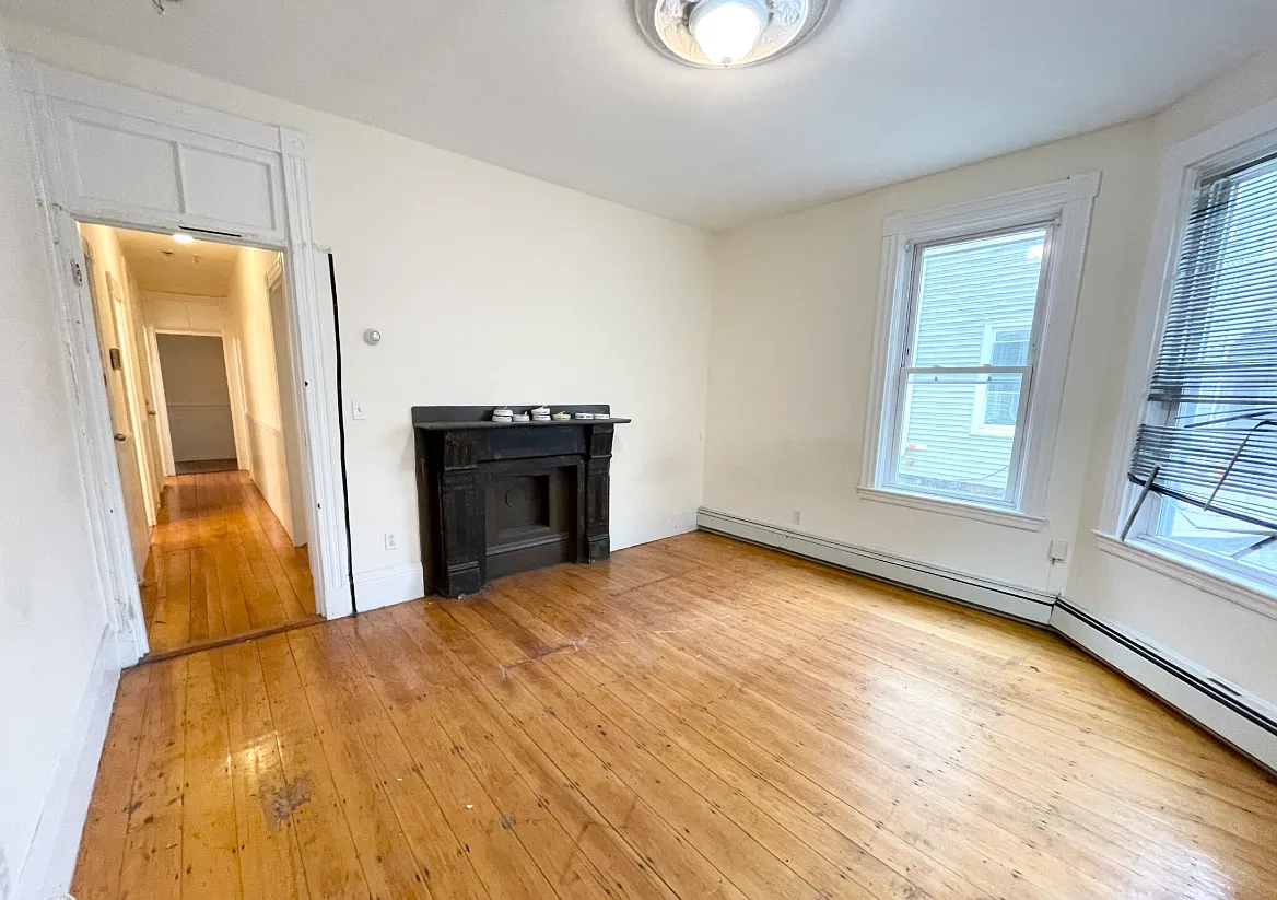 3 bed, 1.5 bath, 9999 sqft, $4,200 — Photo 2