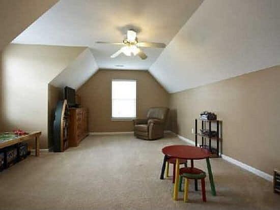 bonus or 4th bedroom with closet