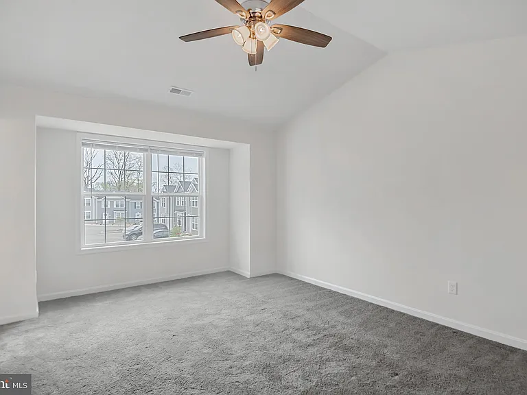 2607 Maplewood Cir — Photo 16