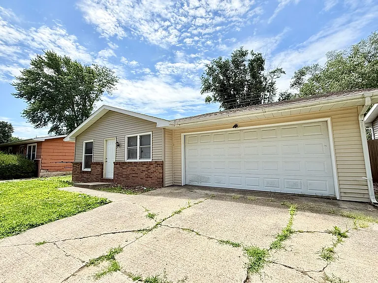 220 Hawkeye Way — Photo 1