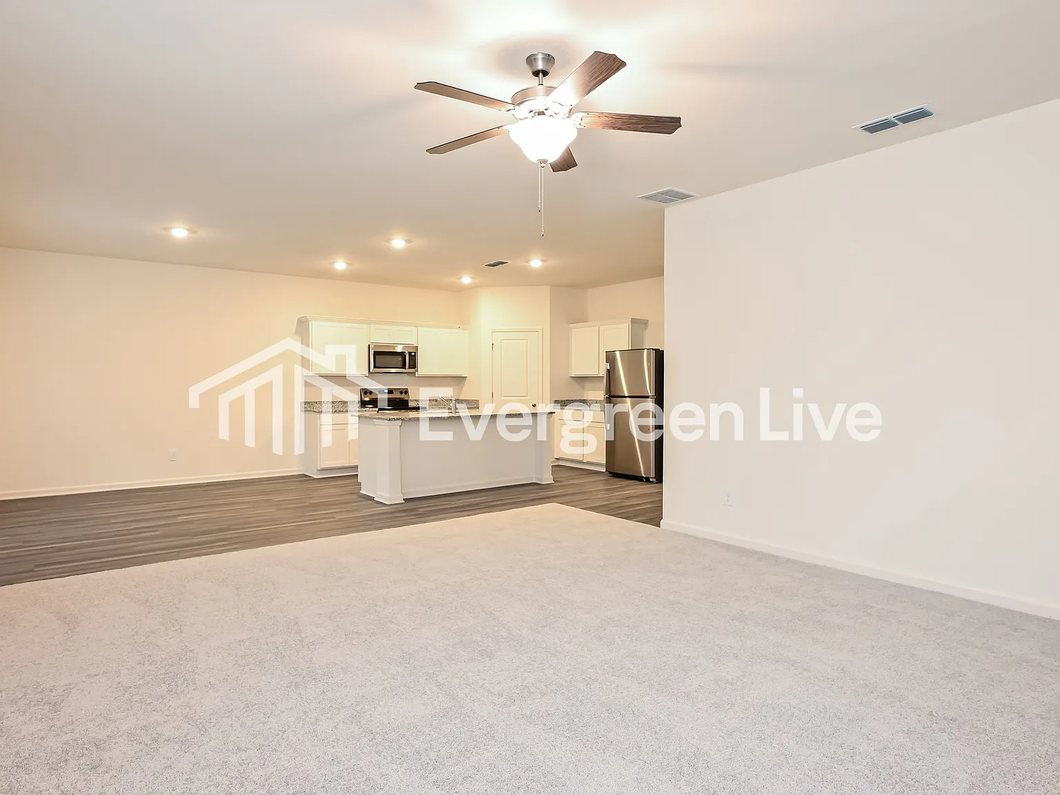 4 bed, 2.0 bath, 2401 sqft, $2,120 — Photo 4