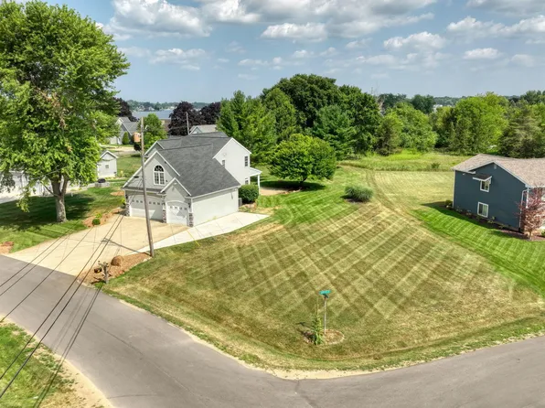 123 N Grand Pointe Dr, Brooklyn, MI 49230