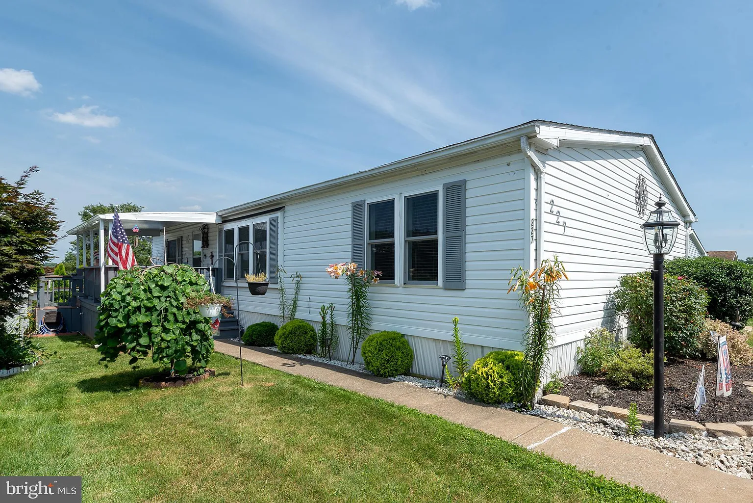 227 Greyfield Dr photo 1