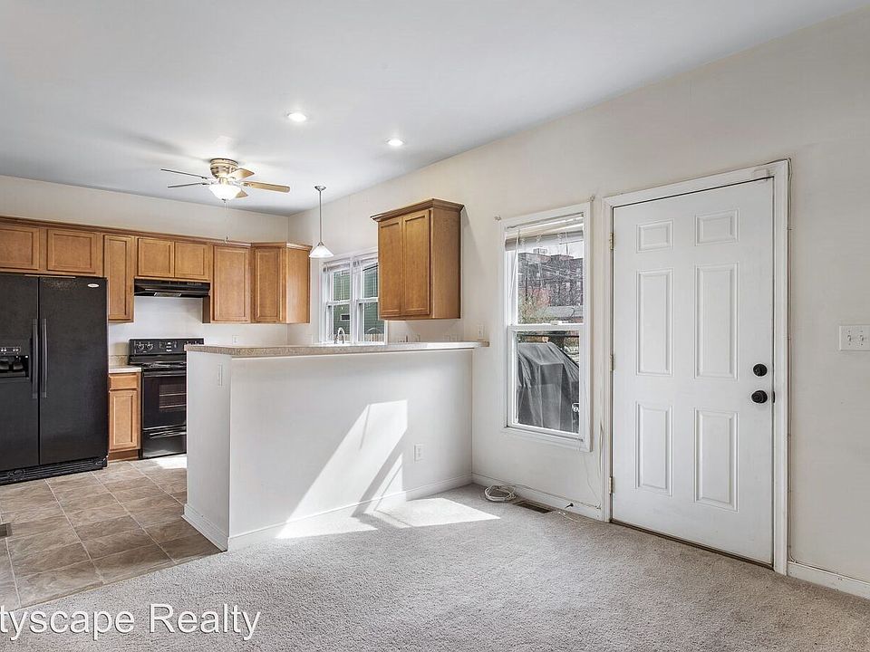 1st image of 2209 Carrington St