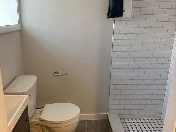 5th image of 5718 Catharine St #1