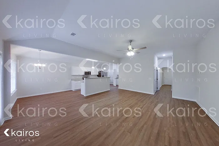 822 Heather Dr — Photo 3