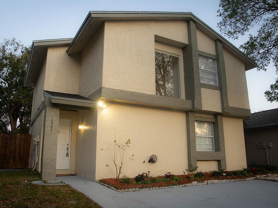 1st image of 10307 Parkcrest Dr