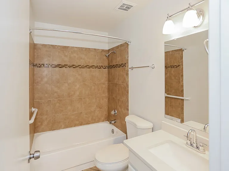 8032 W Tuckey Ln — Photo 15
