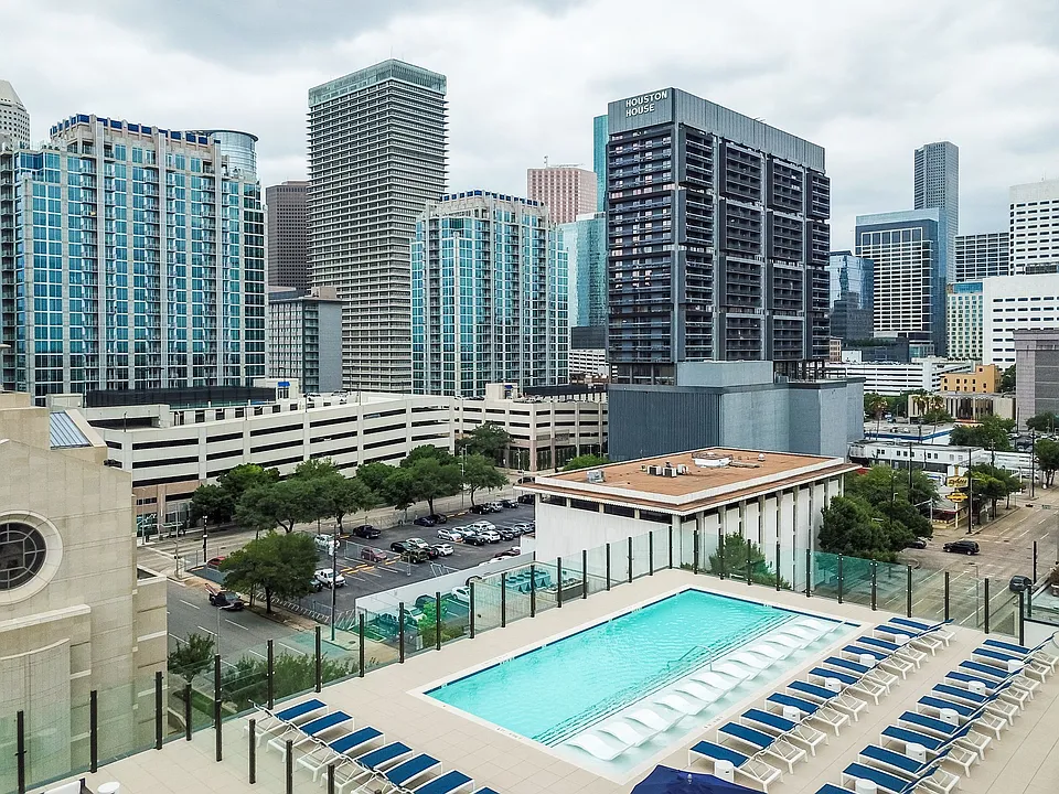 Eighteen25 Downtown apartments community photo