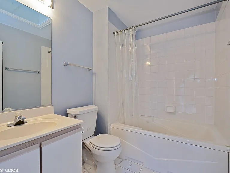 1560 N Saint Marks Pl — Photo 7