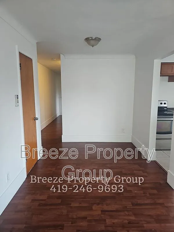Building Photo - 1919 Ottawa Dr #7