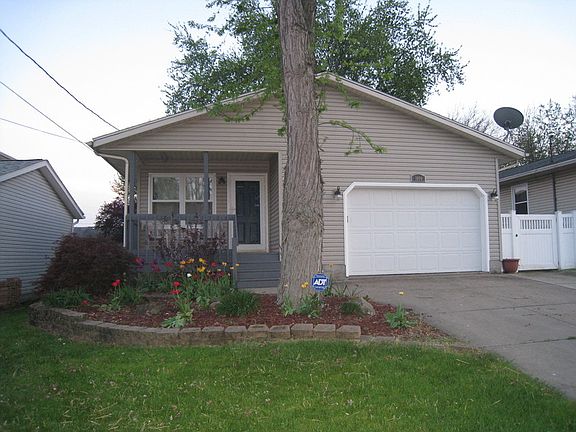 Great curb appeal!!