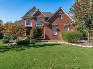 6816 Oakhurst Ridge Rd, Clarkston, MI 48348