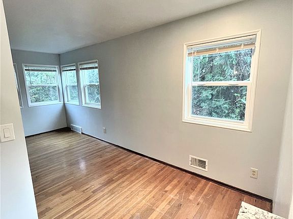 3rd image of 3338-3378 SE Waverleigh Blvd #3338-2