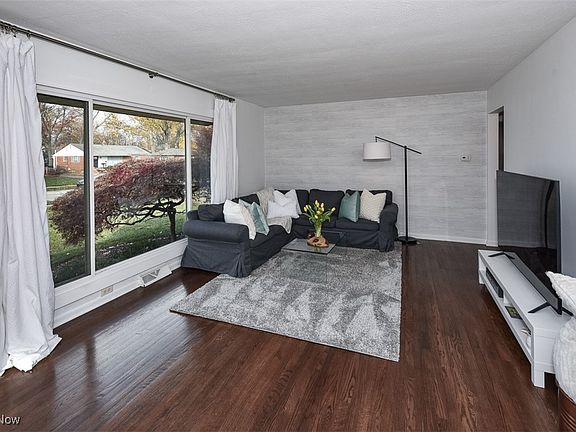 3rd image of 593 Bayfair Dr