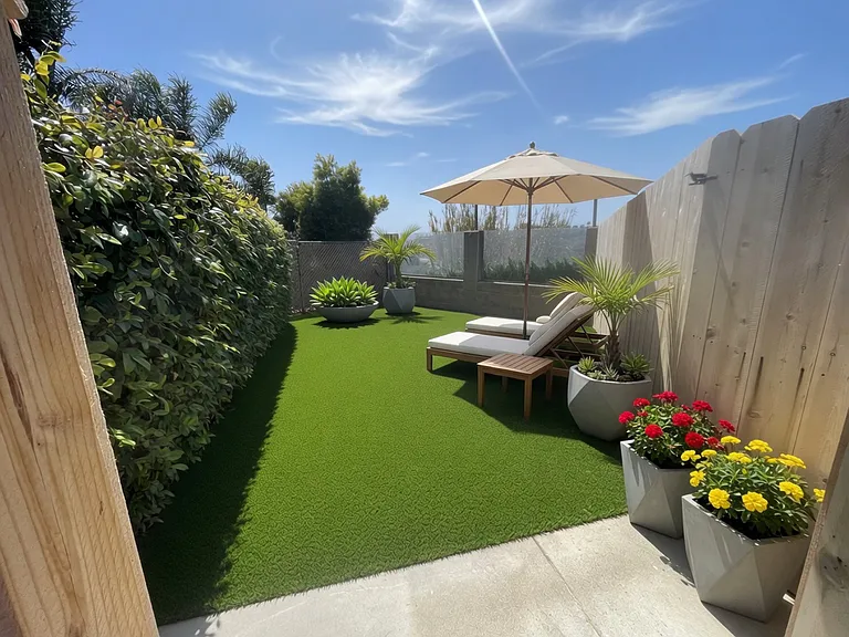Exclusive use back yard for studio.