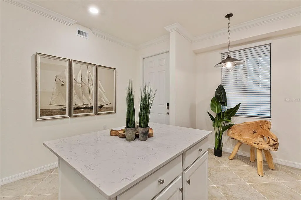 2 bed, 2.0 bath, 1121 sqft, $2,750 — Photo 4