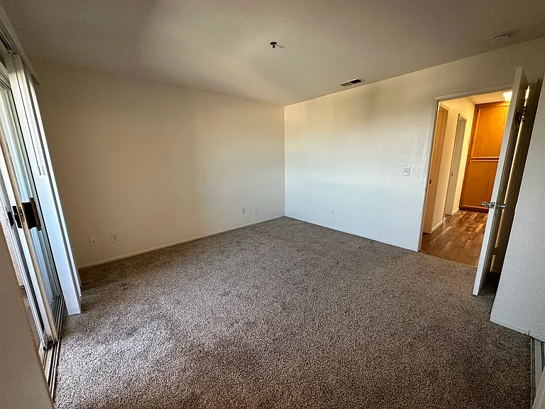 951 Georgia St #C — Photo 8