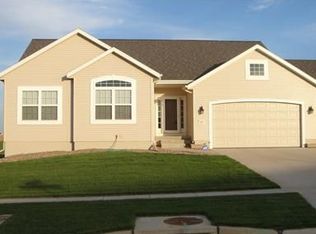 3007 Hillsboro Ct SW, Cedar Rapids, IA 52404