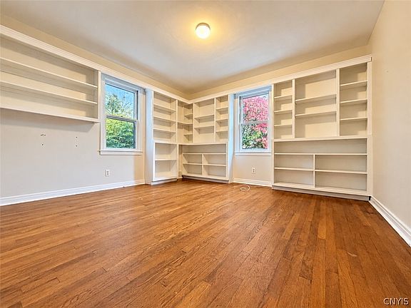 4th image of 31 Pearl St