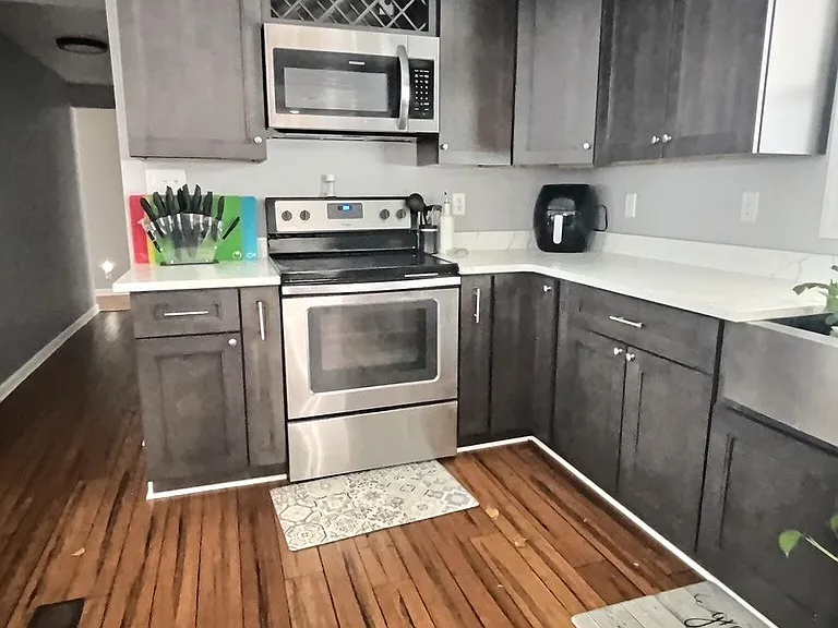 437 New Castle St — Photo 11