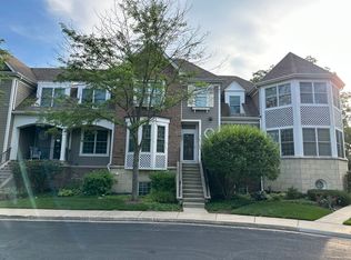 1921 Lynn Cir, Libertyville, IL 60048