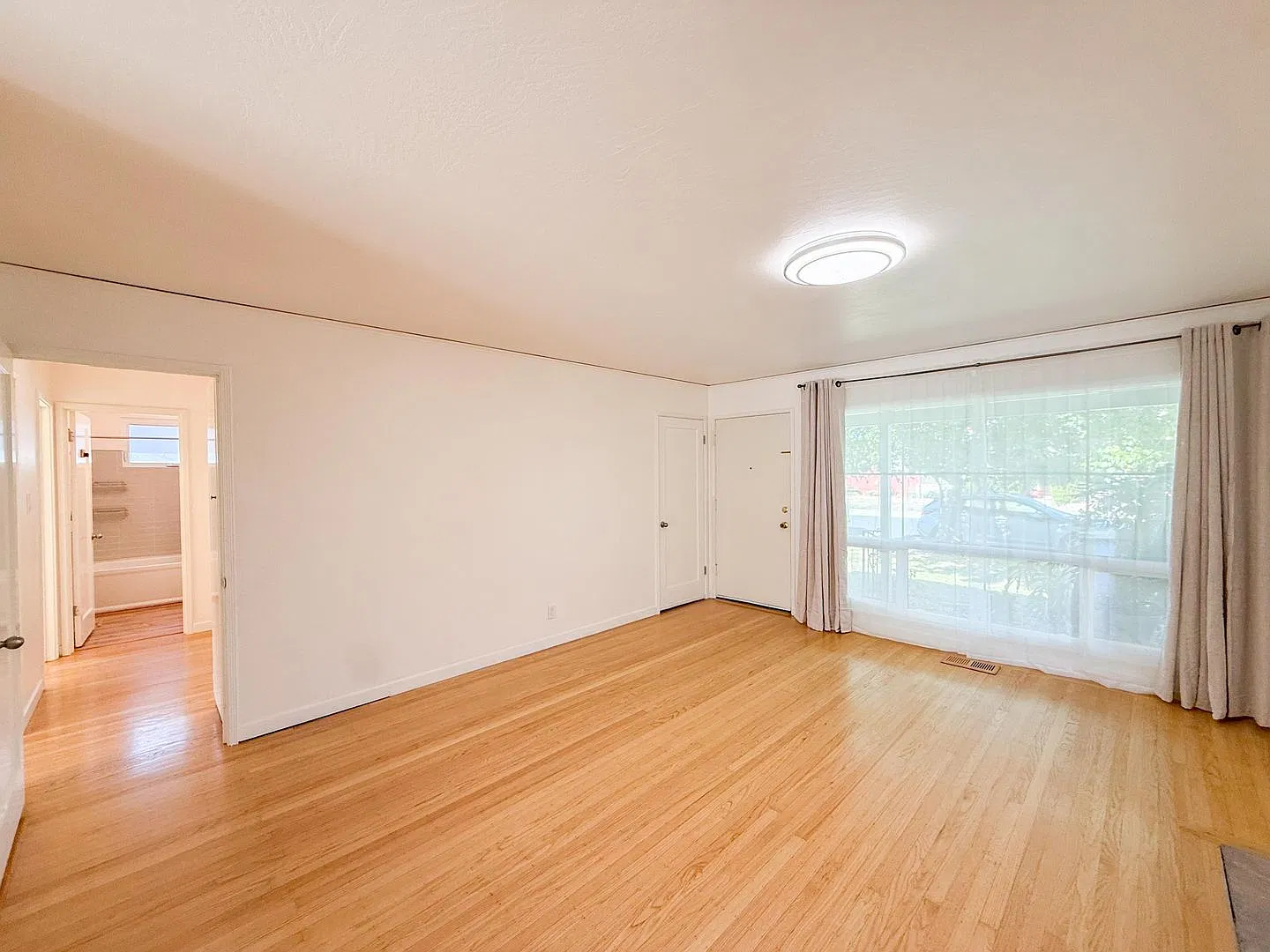 Charming 3 bedroom, 2 bath Single Level Home in San Lorenzo Village — Photo 2
