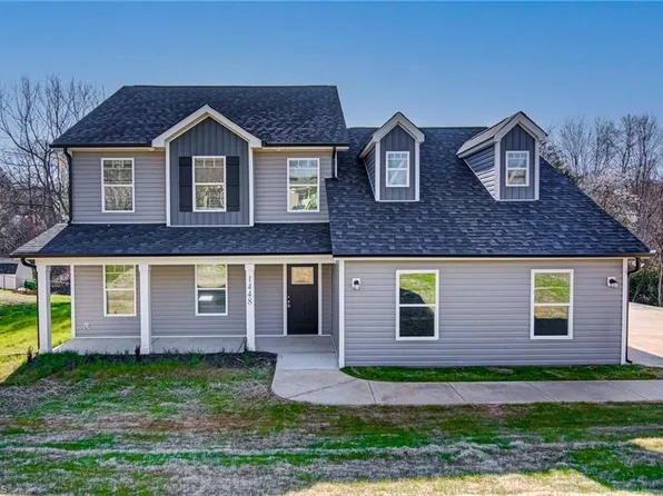 1448 S Peace Haven Rd, Clemmons, NC 27012