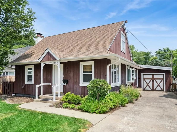 257 Latrobe Ave, Northfield, IL 60093