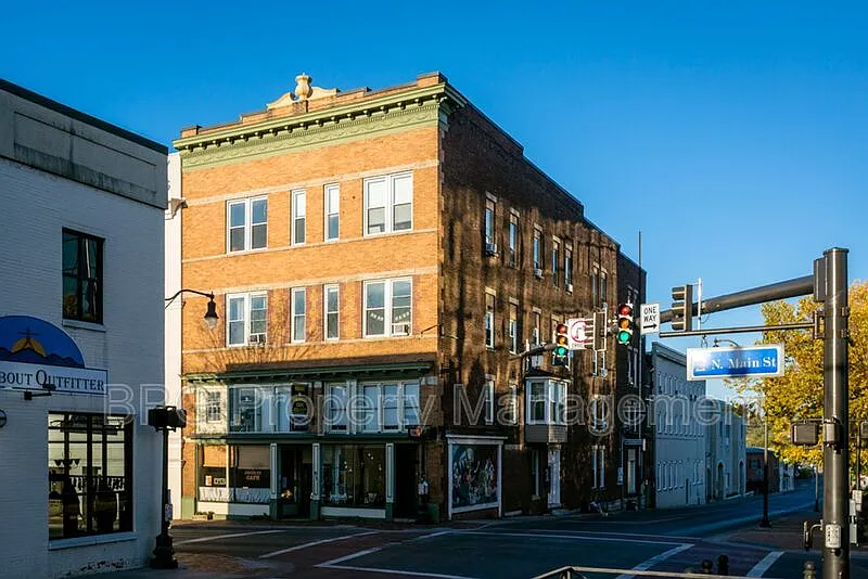 1 bed, 1.0 bath, $950 — Photo 1