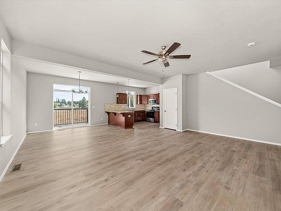 4th image of 1618 N Kelton Ln