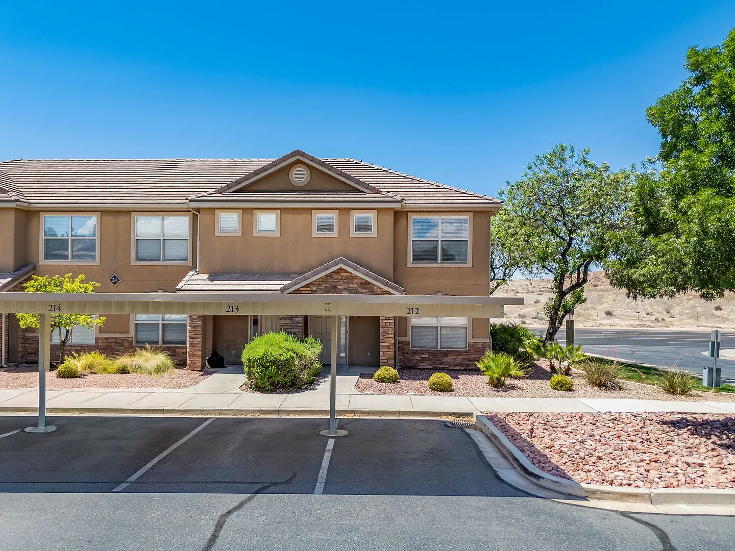 Desert Hills - Hidden Valley Townhome! — Photo 1