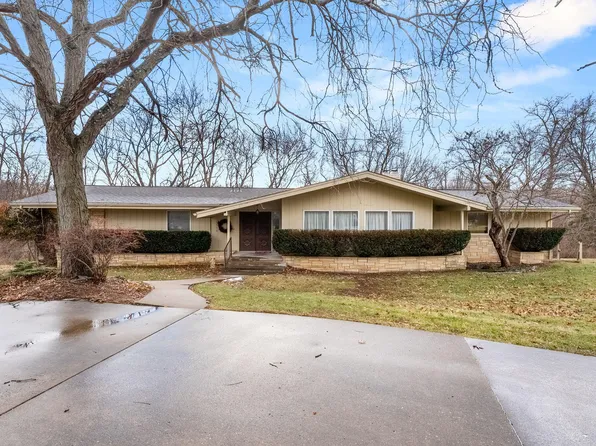 2810 Musquota Dr, Muscatine, IA 52761