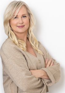 ANN HOWARTH