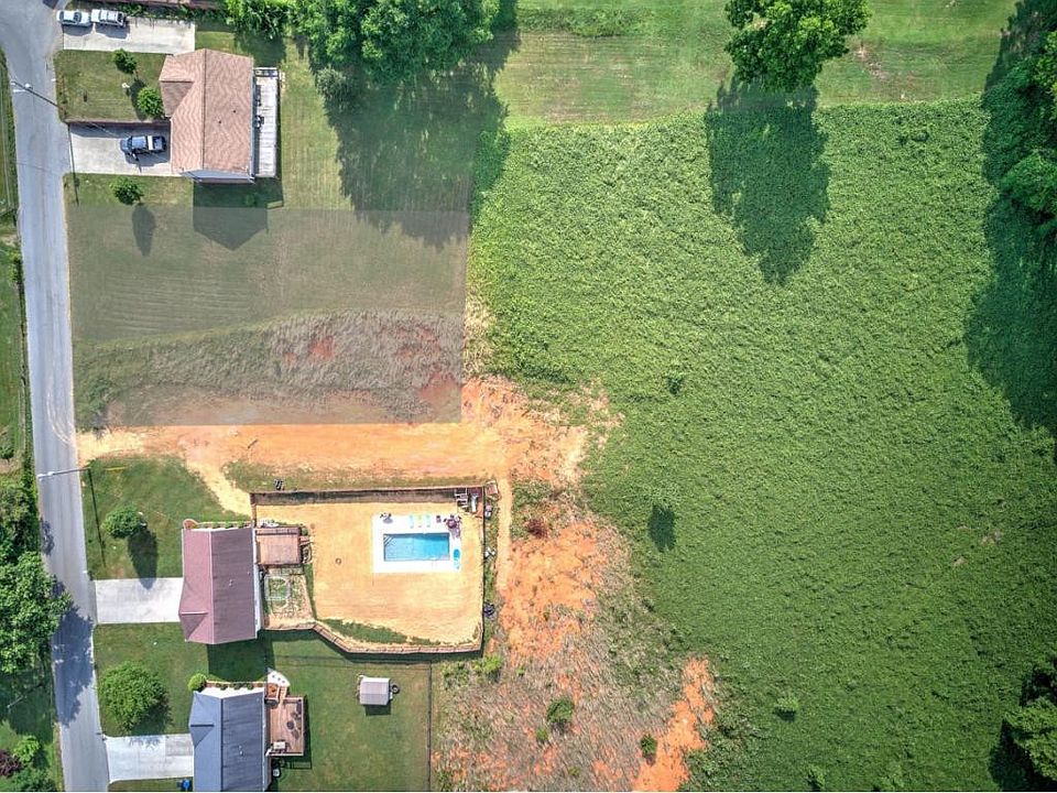 2nd image of 305 Stapleton Dr