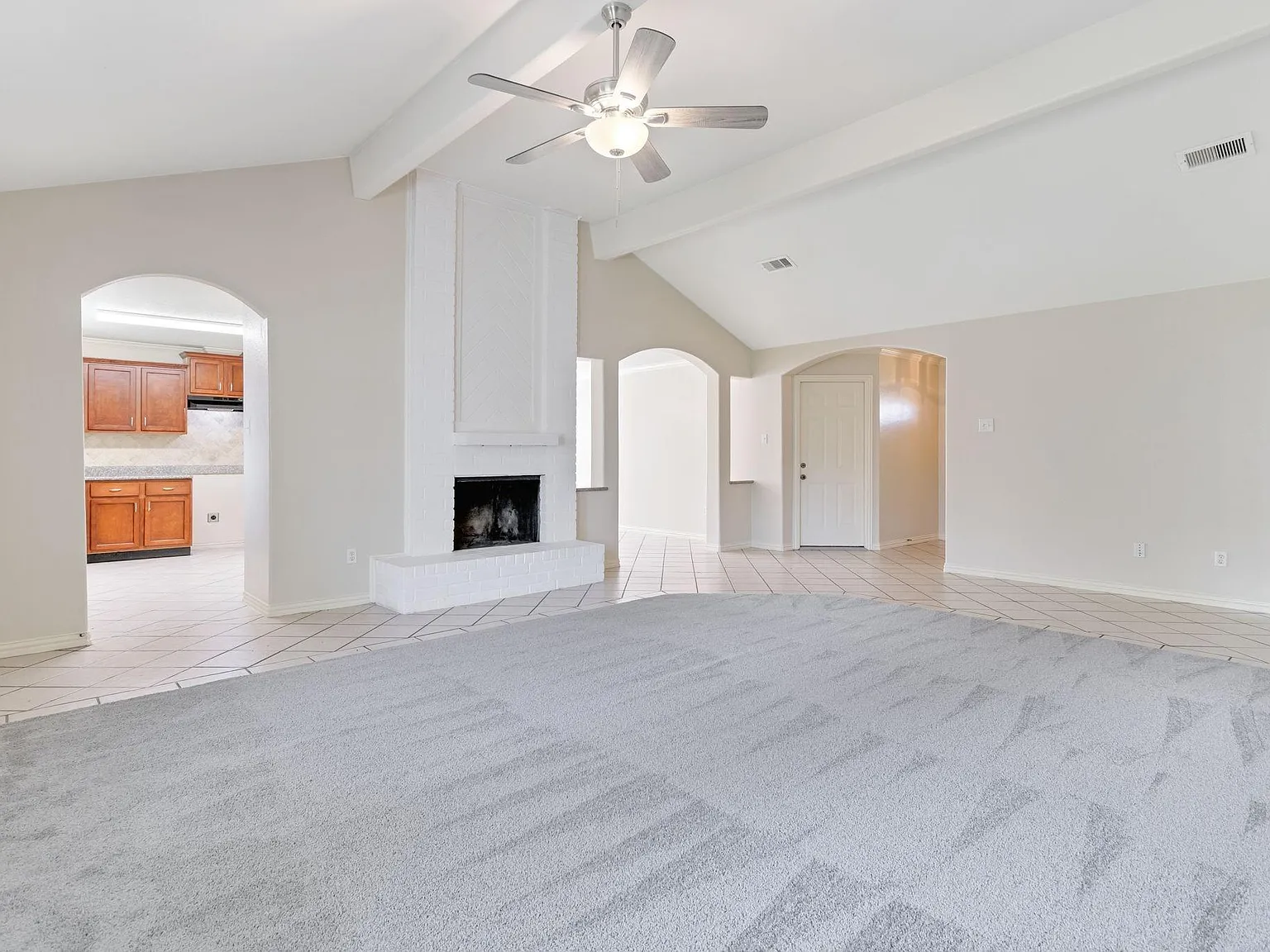 3 bed, 2.0 bath, 1664 sqft, $1,875 — Photo 3