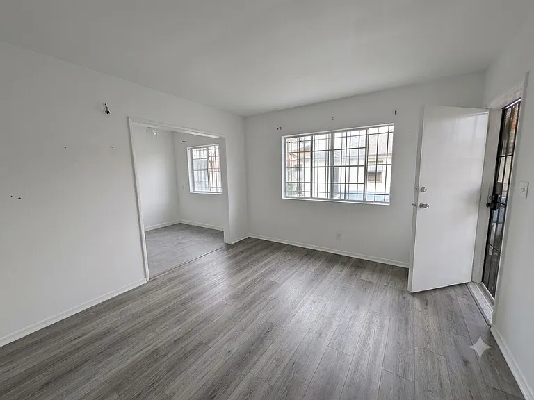 929 N Mariposa Ave #2 — Photo 3