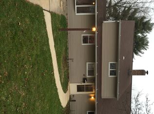 10 Gooseneck Rd, Levittown, PA 19057