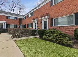 573 Shorely Dr, Barrington, IL 60010