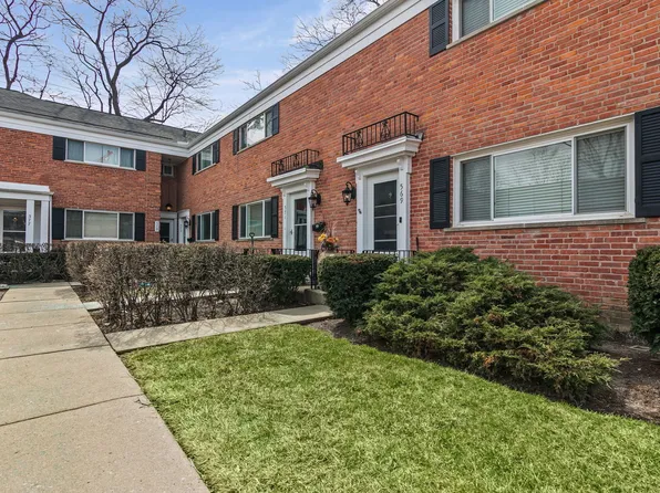 573 Shorely Dr, Barrington, IL 60010