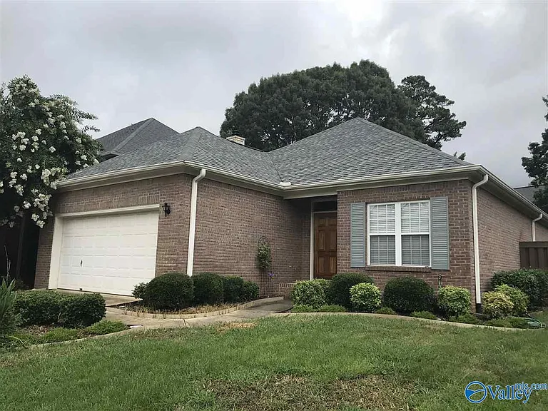 153 Canterbury Dr — Photo 16