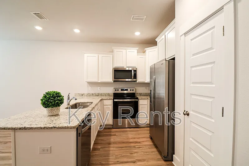 3 bed, 2.0 bath, 1537 sqft, $1,695 — Photo 3