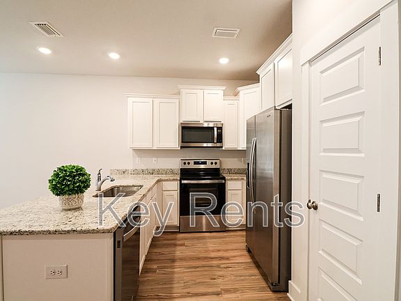 3rd image of 1646 Iroquois Ct